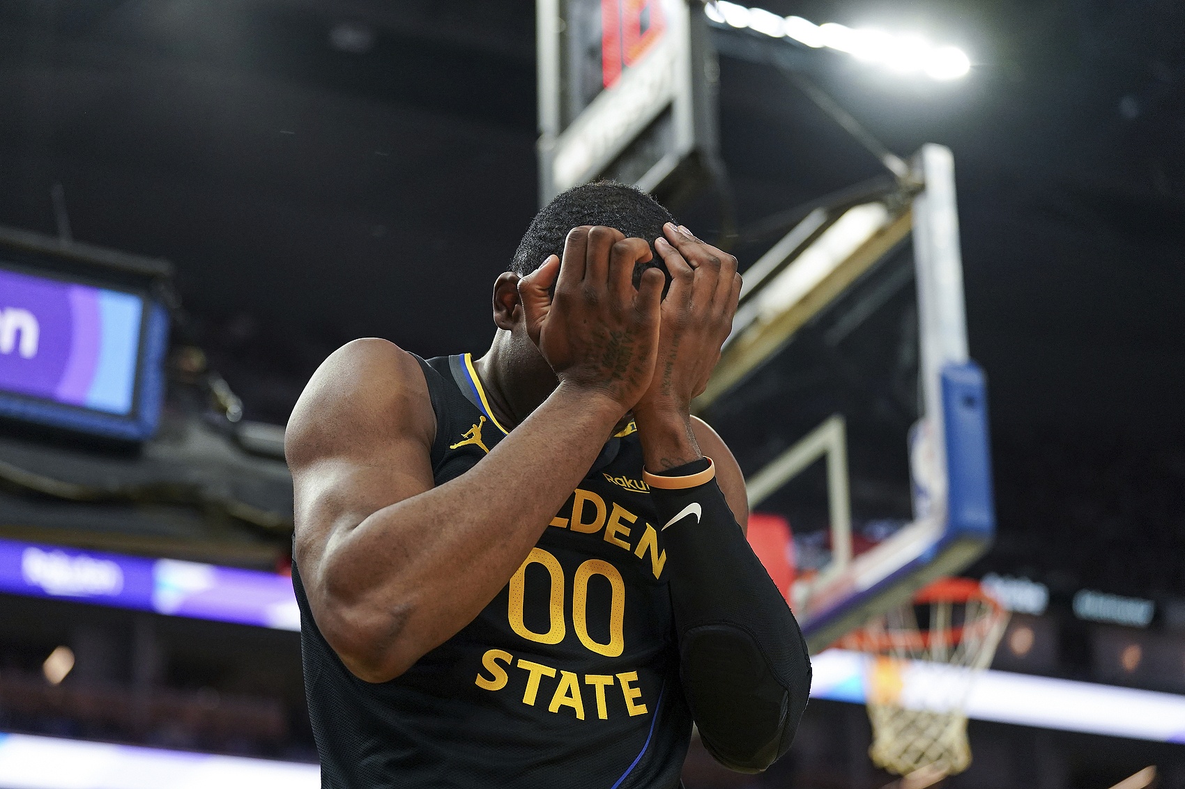 现在死了 勇士队去年为库宾加提供了五年 1.5亿的合同 但被拒绝